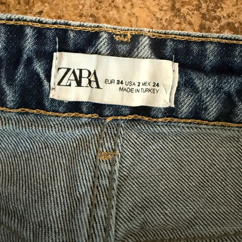 Zara High Waisted Wide Leg Denim Cropped Jeans with Frayed Hem Size 2 Festival - Picture 2 of 7